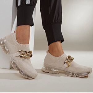 NEW Air Cushion Walking  Sneakers With Gold Chain